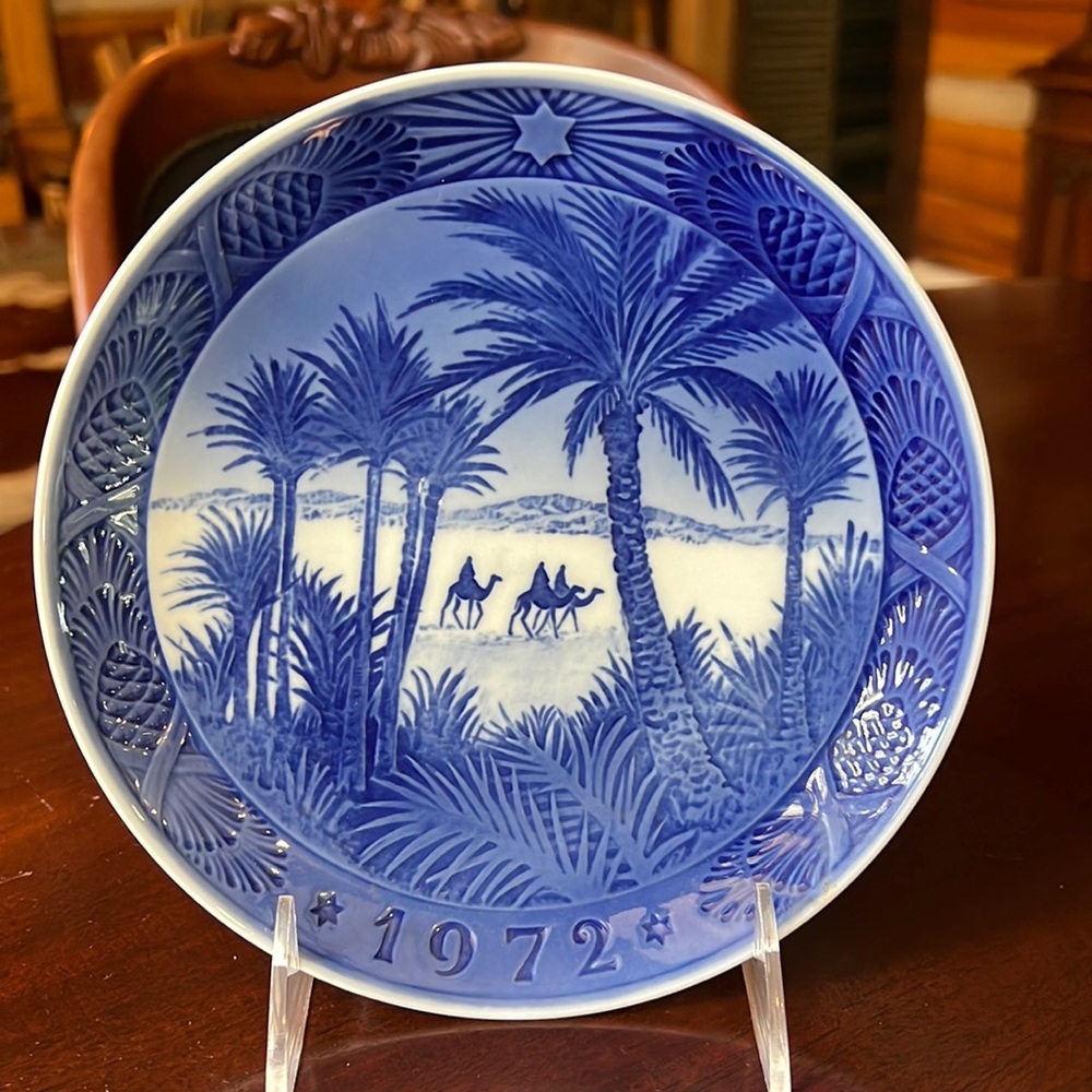 Royal Copenhagen Blue & White Annual Christmas Plate - 1972